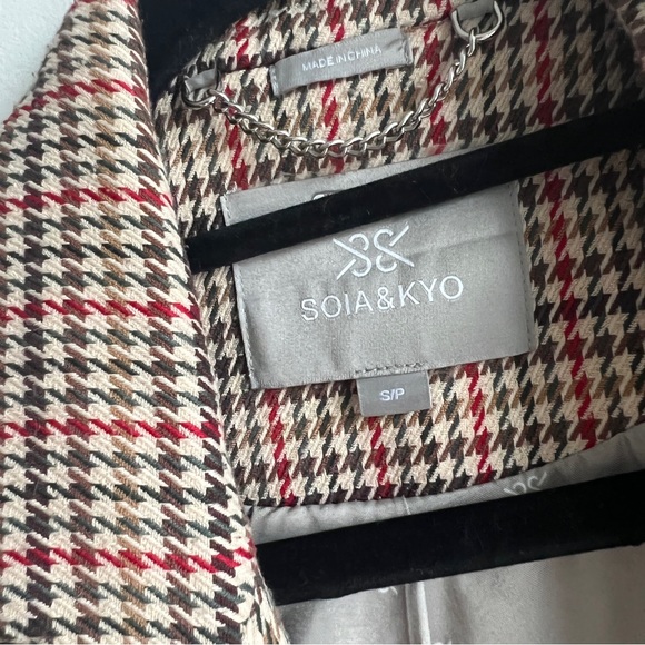 SOIA & KYO Fabriana Blazer - Picture 9 of 10